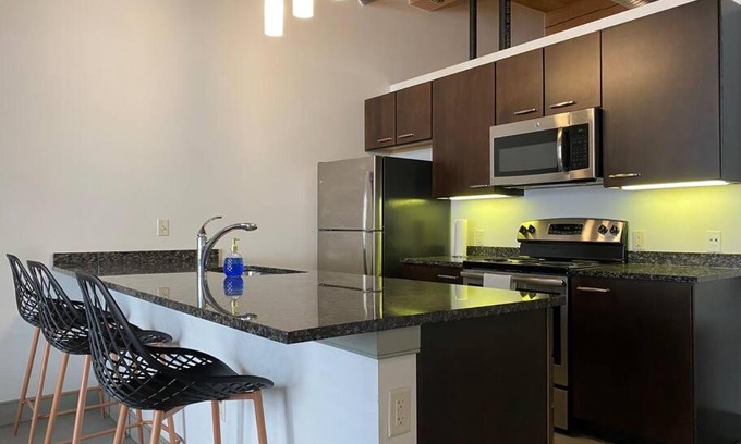 Quality Hill Apartamento | Downtown Loft with Skyline View