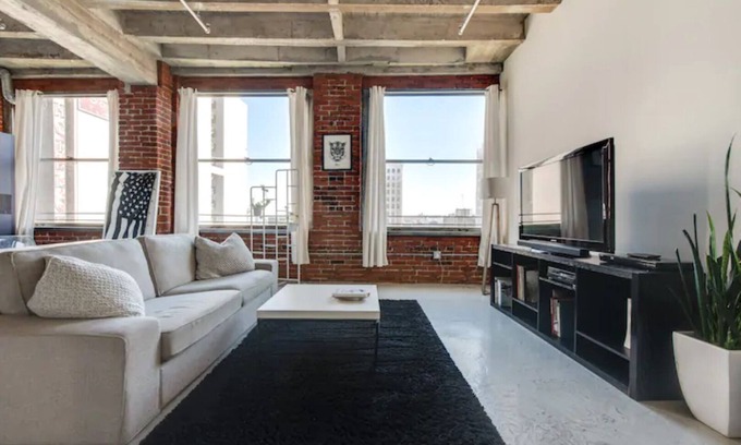 Historic Core Apartamento | Downtown Los Angeles Studio Loft with Free Parking