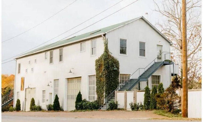 Cookeville Casa | Downtown Luxe Modern Home