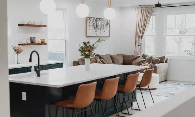 Fletcher Place Apartamento | Downtown Luxury APT w/ King Bed & 2nd Floor Patio!