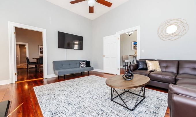 Macon Casa | Downtown Macon Chic- Directly behind the Macon City Auditorium!