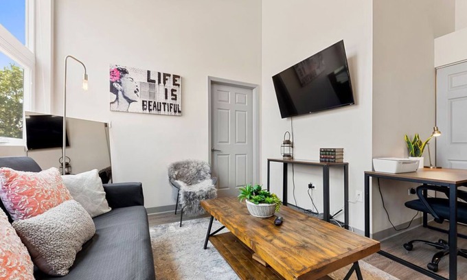 Near South Side Condominio | Downtown McCormick &. Museums 2bd/2ba +gym&rooftop