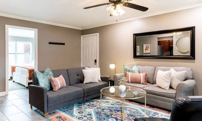 Rutledge Hill Apartamento | Downtown Nashville Condo - Walk to Broadway Bars + Free Parking!
