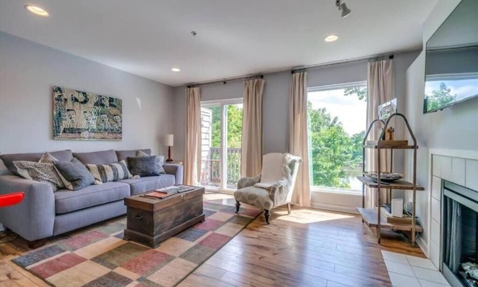 North Capitol Condominio | Downtown Nashville Covered Parking Beautiful Condo