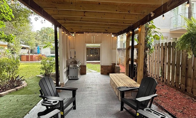 Tarpon River Casa | Downtown Oasis, cozy backyard, near airport/cruise