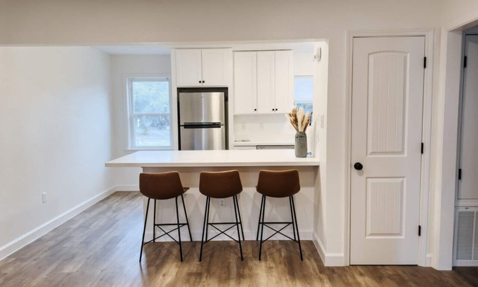 Biloxi Condominio | Downtown Ocean Springs 2 bed 1 bath with pool, close to beach