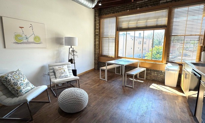 Fargo Apartamento | Downtown- Off Broadway- 1 bedroom Suite 202 Pet Friendly!
