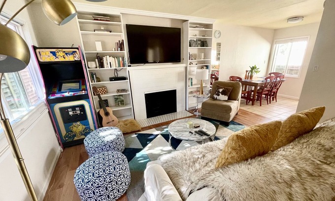 Fairfax Casa | Downtown on Dominga! STEPS to anywhere in Fairfax
