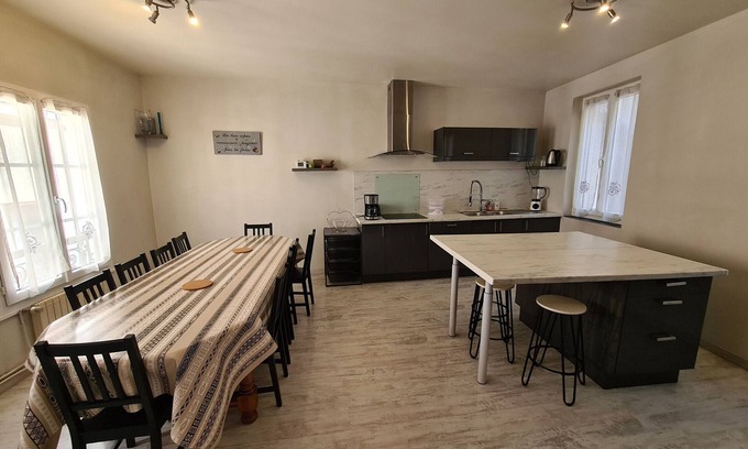 Bourgogne Cabaña | Casa urbana en el centro de Orleans, cerca de comercios y transporte, con parking y todas las comodidades.