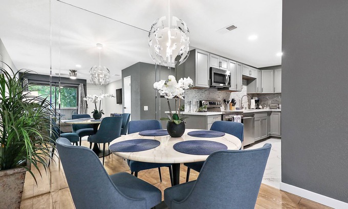 Racquet Club West Condominio | DOWNTOWN Palm springs gated Hideaway!!!!!