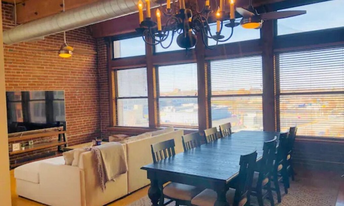 Downtown St. Louis Condominio | Downtown + Parking + 2 Beds/2Bath