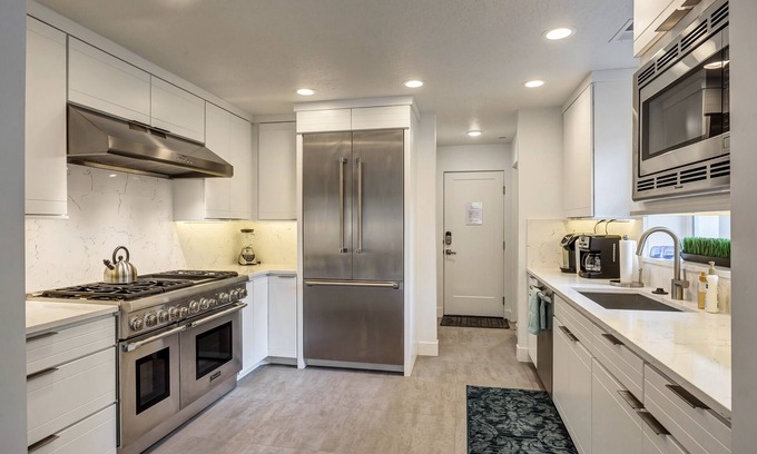 Central City Casa | Downtown ✦ Perfect Location ✦ Hot Tub & Sauna ✦ Garage ✦ Private Yard ✦ Pinball