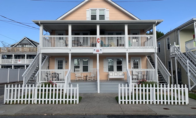 Ocean City Condominio | 🏖️ Downtown 🐶 Pet Friendly 🐳 2 Bedroom 🐬 Pool 🐚 WiFi 🦞 Beach - 2 blocks