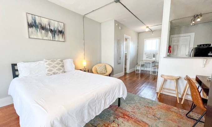 Central City Apartamento | Downtown+PetsOK+Amercn Bk Center+Extd Stay Discts