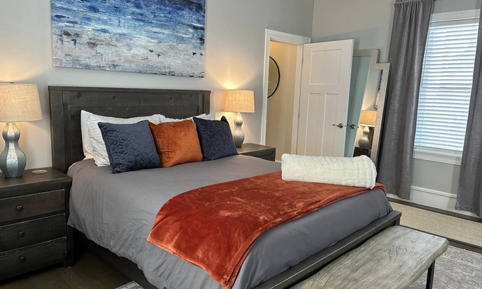 Plymouth Cultural District Apartamento | Downtown Plymouth Historic Waterfront Luxury Apartments Ocean View