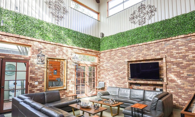 Logan Heights Casa | Downtown Retreats * Bamboo Loft * 3 houses *5 cars