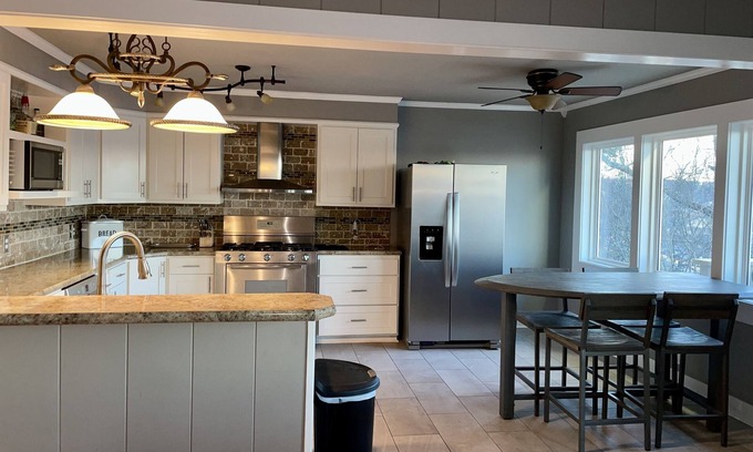 Capital View Casa | Downtown River House!