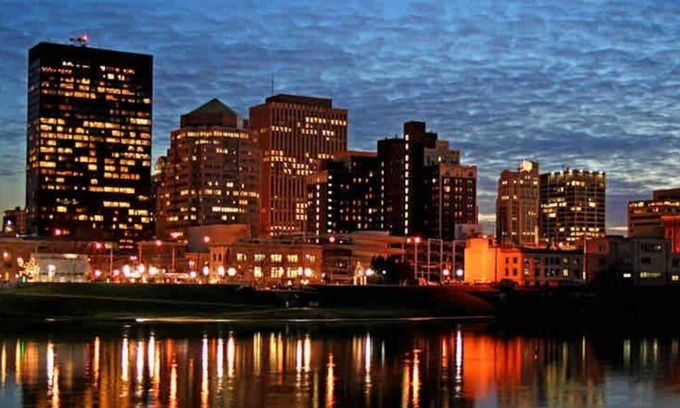 Downtown Dayton Condominio | DOWNTOWN RIVERFRONT W/ CITYSCAPE VIEWS | KING BED