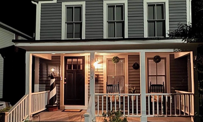 New Bern Casa | Downtown Riverside Lighthouse