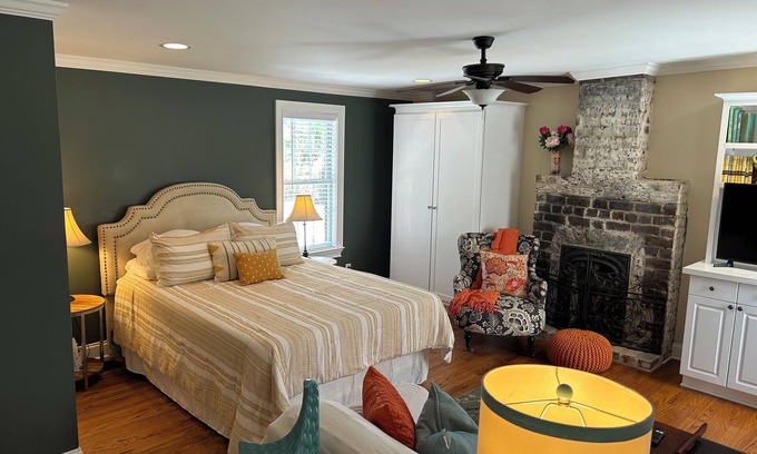 Beach Institute Apartamento | Downtown Savannah Carriage House near Forsyth Park
