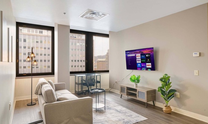 Downtown Pittsburgh Apartamento | Downtown Sky High Luxury - 10TH FLOOR - PRIME LOCATION - Gym Terrace Roku
