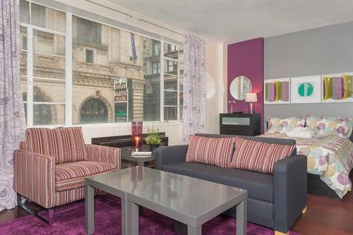 Theatre District Apartamento | Downtown Studio Apt, Lots Of Natural Light