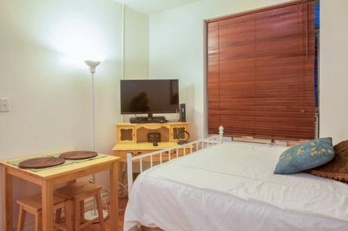 Theatre District Apartamento | Downtown Studio Apt, Near Grocery And Hospitals
