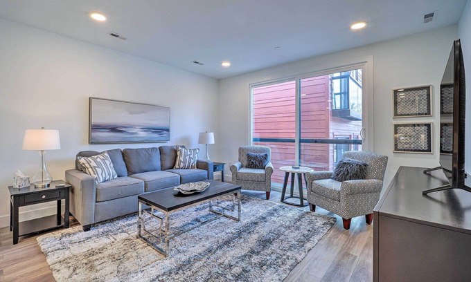 Traverse City Condominio | Downtown Traverse City Condo < 1/2 Mi to Beach!