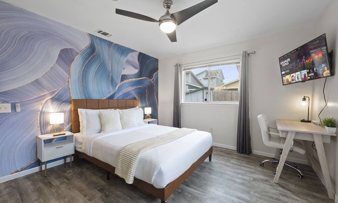 Chestnut Casa | Downtown | Upscale 3BD House | Yard | Pet Friendly