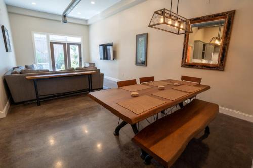 Roanoke Apartamento | Downtown Urban Retreat 6 Beds Perfect for Groups