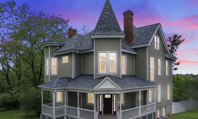 Crafton Casa | Victorian Home Near DT
