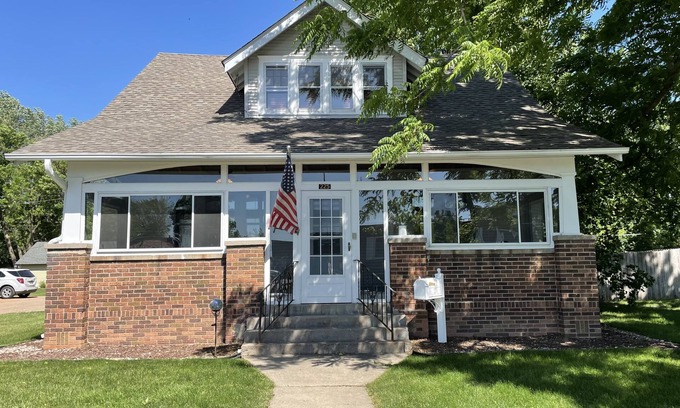 Waconia Casa | Downtown Waconia Charmer!