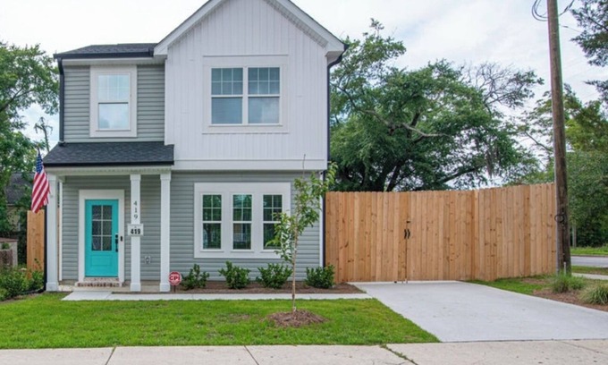 Wilmington Casa | Downtown Wilmington 3 Beds, 2.5 Bath, Pet Friendly, 4-5 Parking, Fast Wifi