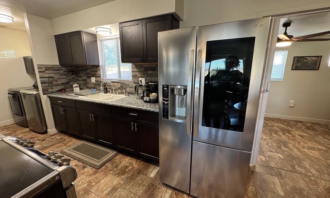 Arizona City Casa | DP Arizona View - 3 Bedroom/4 Beds and 1.5 Bathrooms -Beautiful Home-Large Yard
