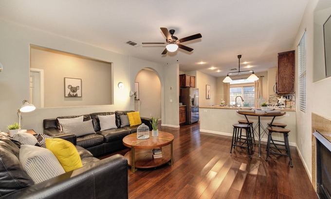 North Natomas Casa | Dragon House Garage Grill close to Airport Downtown Golden1 Arena Discovery Park