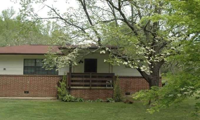 Robbinsville Otro | Dragon's Lair, 15 mins to Tail of The Dragon & 10 mins to Historic Tapoco Lodge