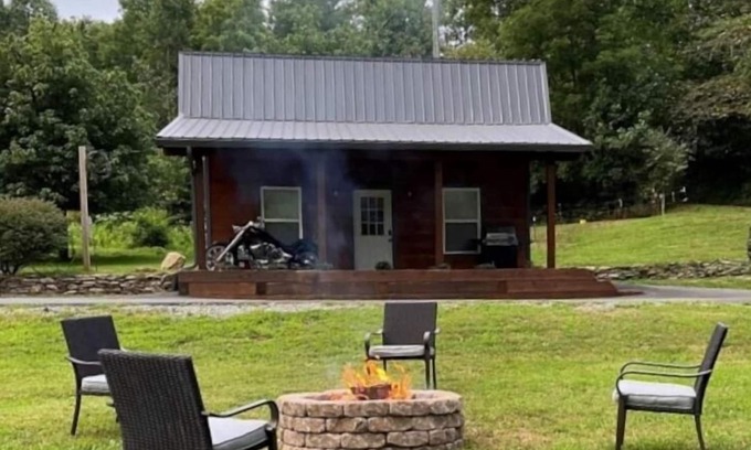 Robbinsville Cabina | Dragon's Nest Cabin with Mountain Views