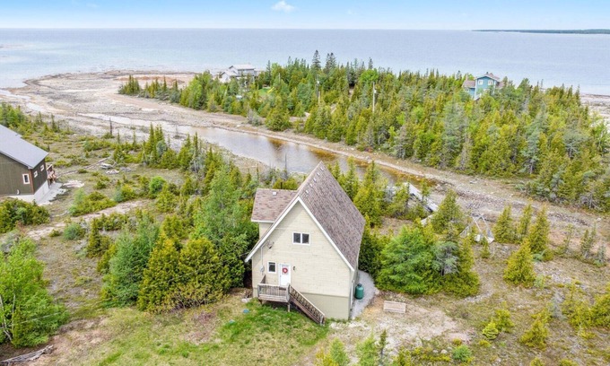 Northern Bruce Peninsula Cabaña | Dragonfly Cove - Nature-Inspired Lakeside Living
