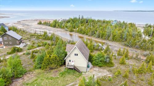 Northern Bruce Peninsula Casa | Dragonfly Cove - Nature-inspired Lakeside Living