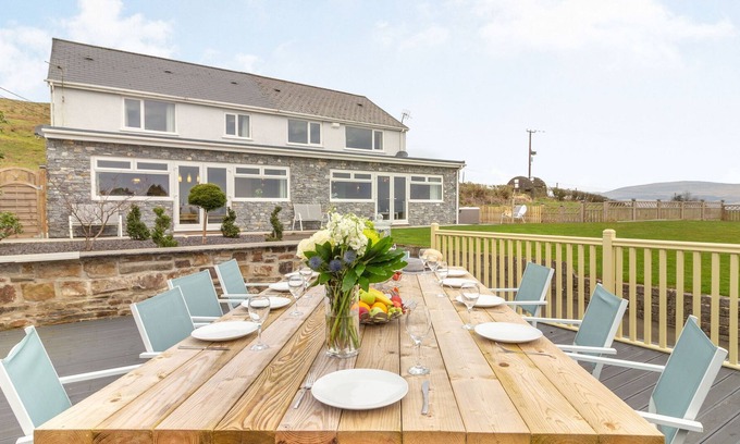 Margam Casa | DRAGONSTONE, pet friendly, luxury holiday cottage in Cwmllynfell
