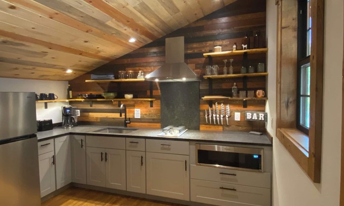 Coram Cabina | Drake's Hideaway @Aspen Hollow: Luxury Tiny Cabin near Glacier National Park