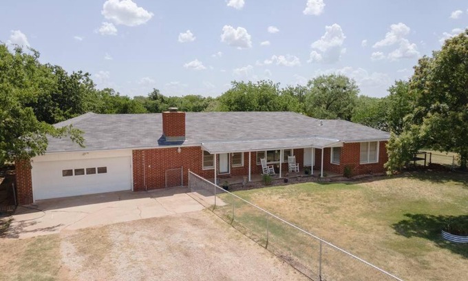 Clay Casa | Dream Acres Farm - 3 Bedrooms Kings/Queen/ Near Base