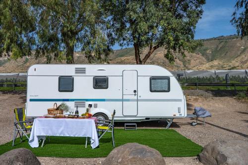 Emek HaYarden Cama Y Desayuno | Dream Caravan's - קרוואנים מהממים ומאובזרים למשפחות בחוף גופרה בכנרת