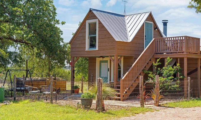 Fredericksburg Cabina | Dream Catcher, Hot tub, Fire Pit, Pet Friendly