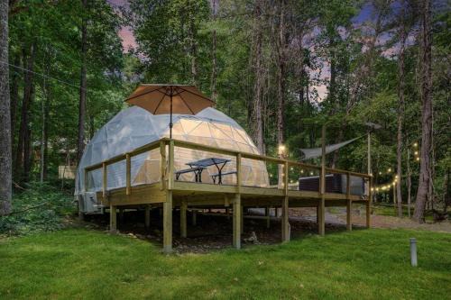 Luray Casa | Dream Dome - Romantic Getaway, Hot Tub, AC, Wifi, National Park 8 min