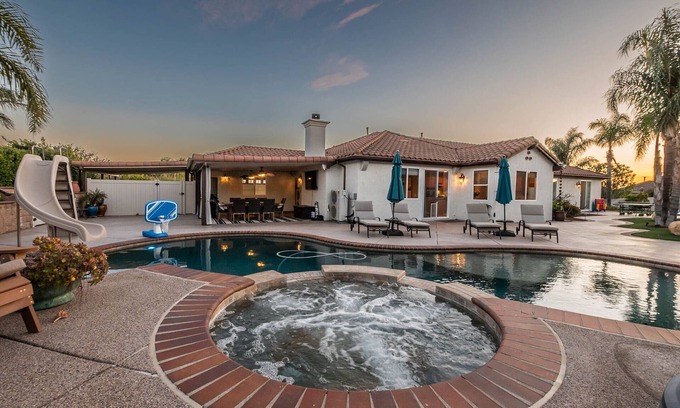 Valley Center Casa | Dream Getaway:Putting Green, Game Room, Volleyball