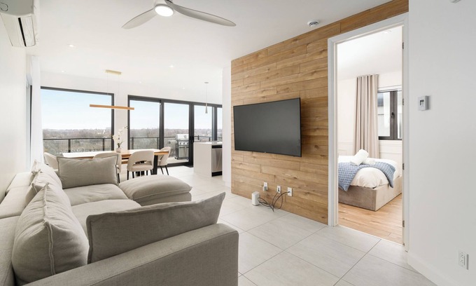 Laval Condominio | Dream Home Retreat - Condo in Laval with Spa
