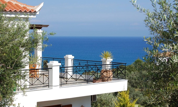 Pylos-Nestoras Casa | Casa de ensueño junto al mar, a 200 metros de la playa, acceso privado