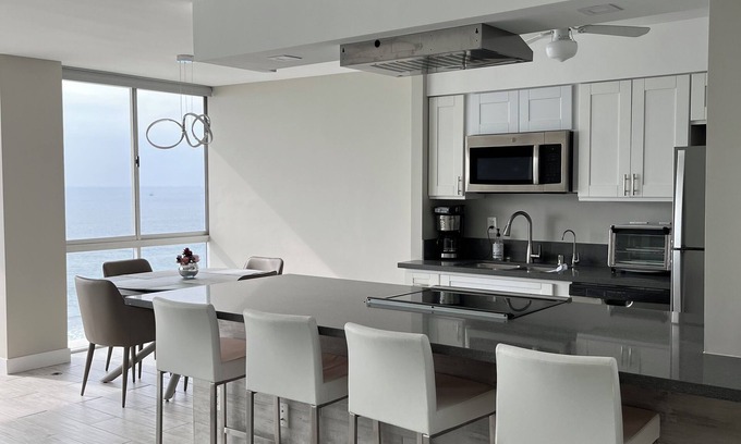 Coronado Condominio | Dream Luxury Condo with Ocean Front View. Fully remodeled, brand new!!