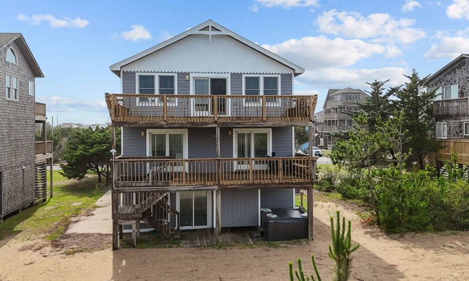 Waves Casa | Dream Oceanfront Getaway with Private Hot Tub, Full Kitchen, and WIFI | 5BR